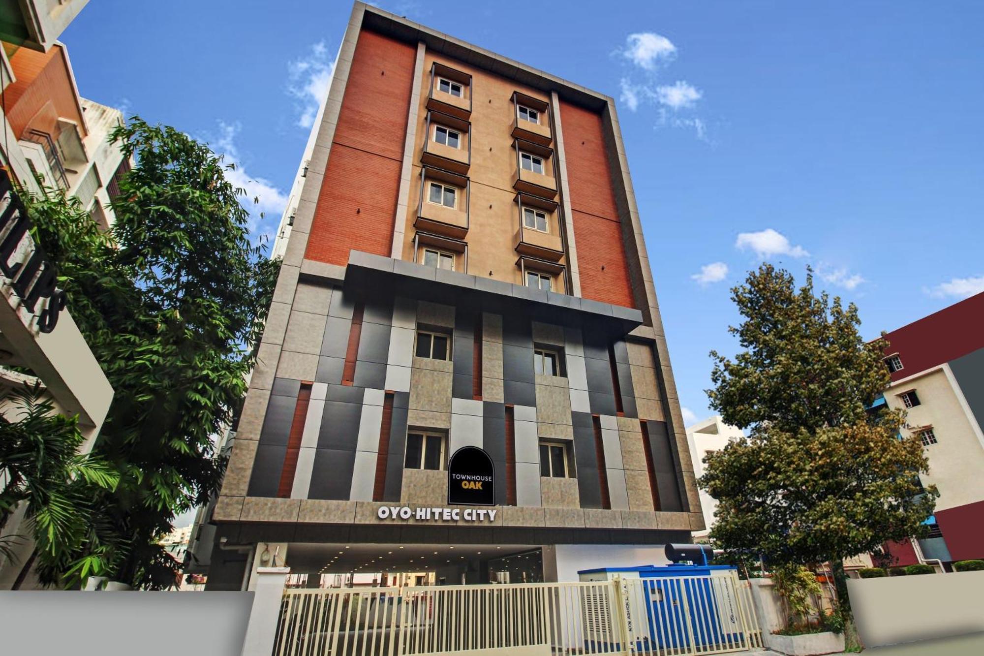 Super Townhouse Oak Hitec City Near Image Hospital Hyderabad Exterior photo